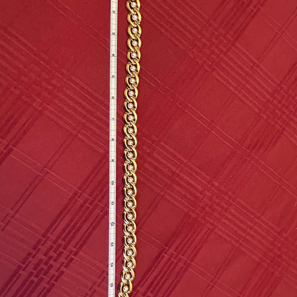 Elegant Gold Chain Bracelet